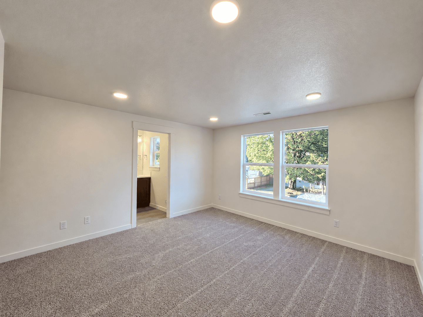 Eugene Apartment: 2588/2590 Dale Ave.