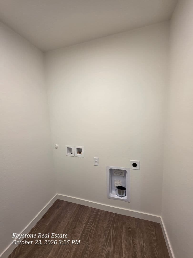Eugene Apartment: 2588/2590 Dale Ave.