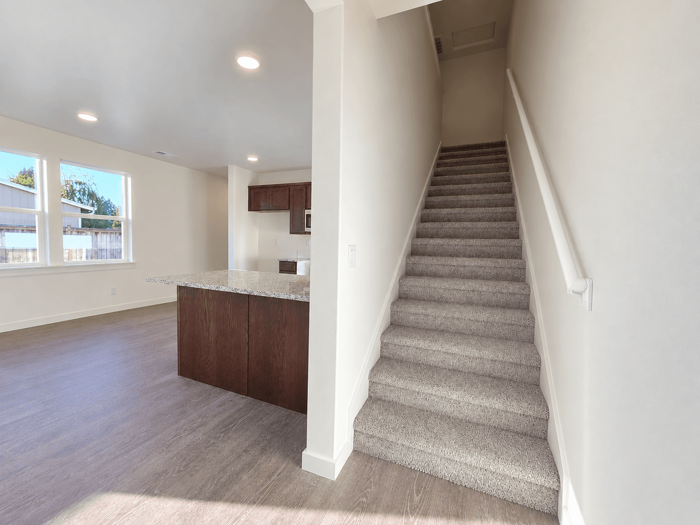 Eugene Apartment: 2588/2590 Dale Ave.