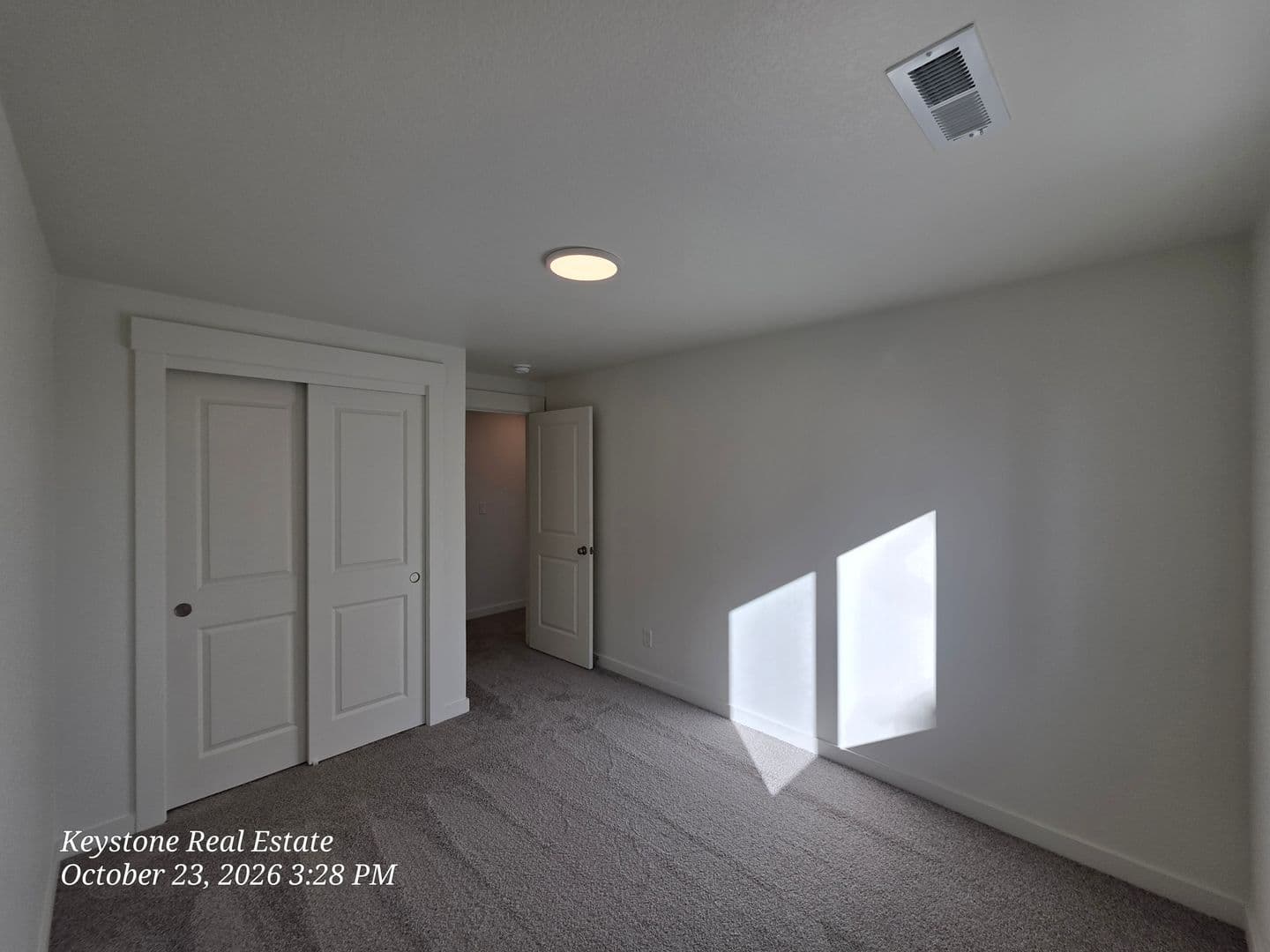 Eugene Apartment: 2588/2590 Dale Ave.