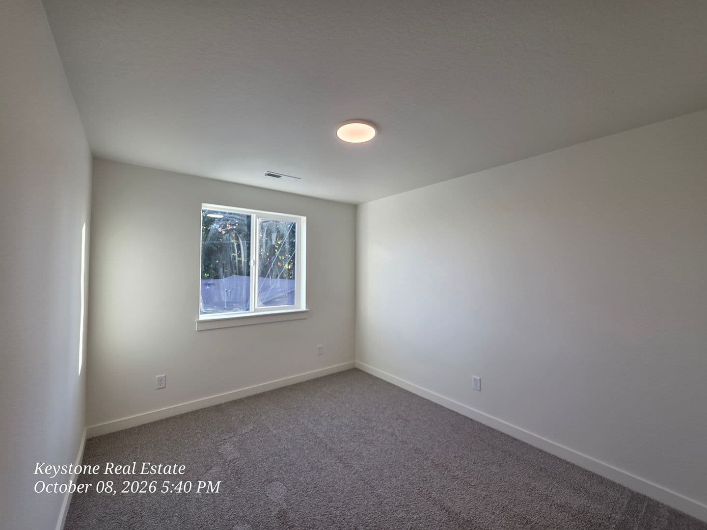 Eugene Apartment: 2588/2590 Dale Ave.