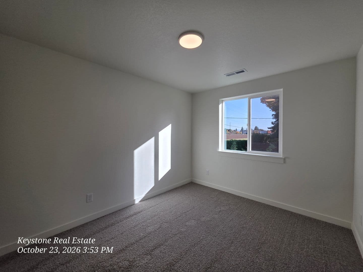 Eugene Apartment: 2588/2590 Dale Ave.
