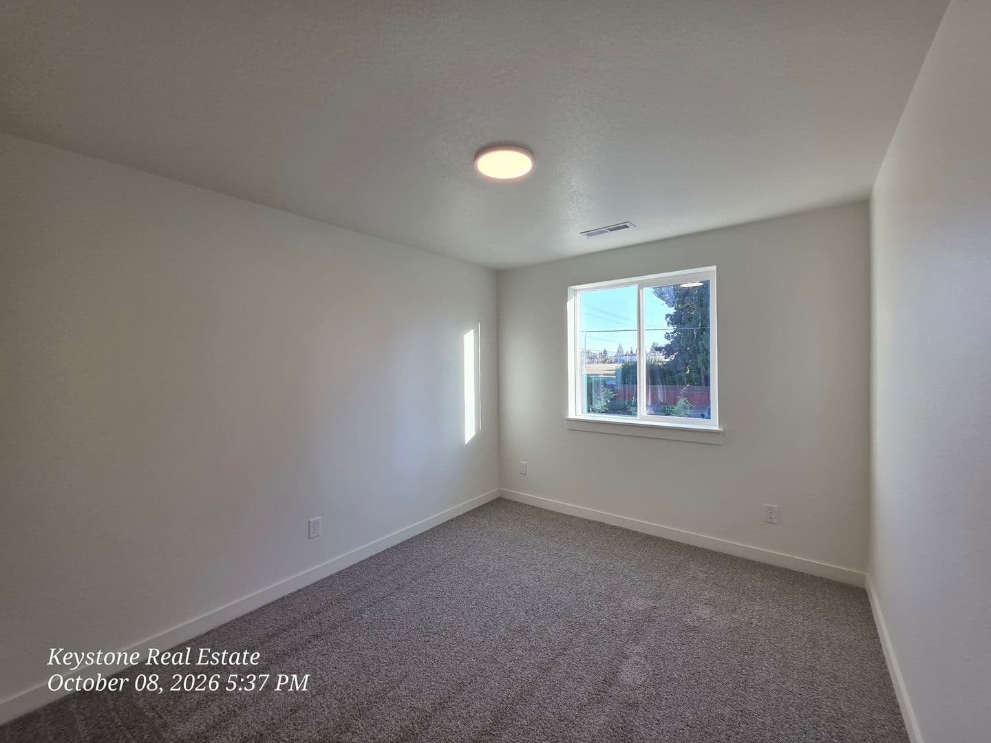Eugene Apartment: 2588/2590 Dale Ave.