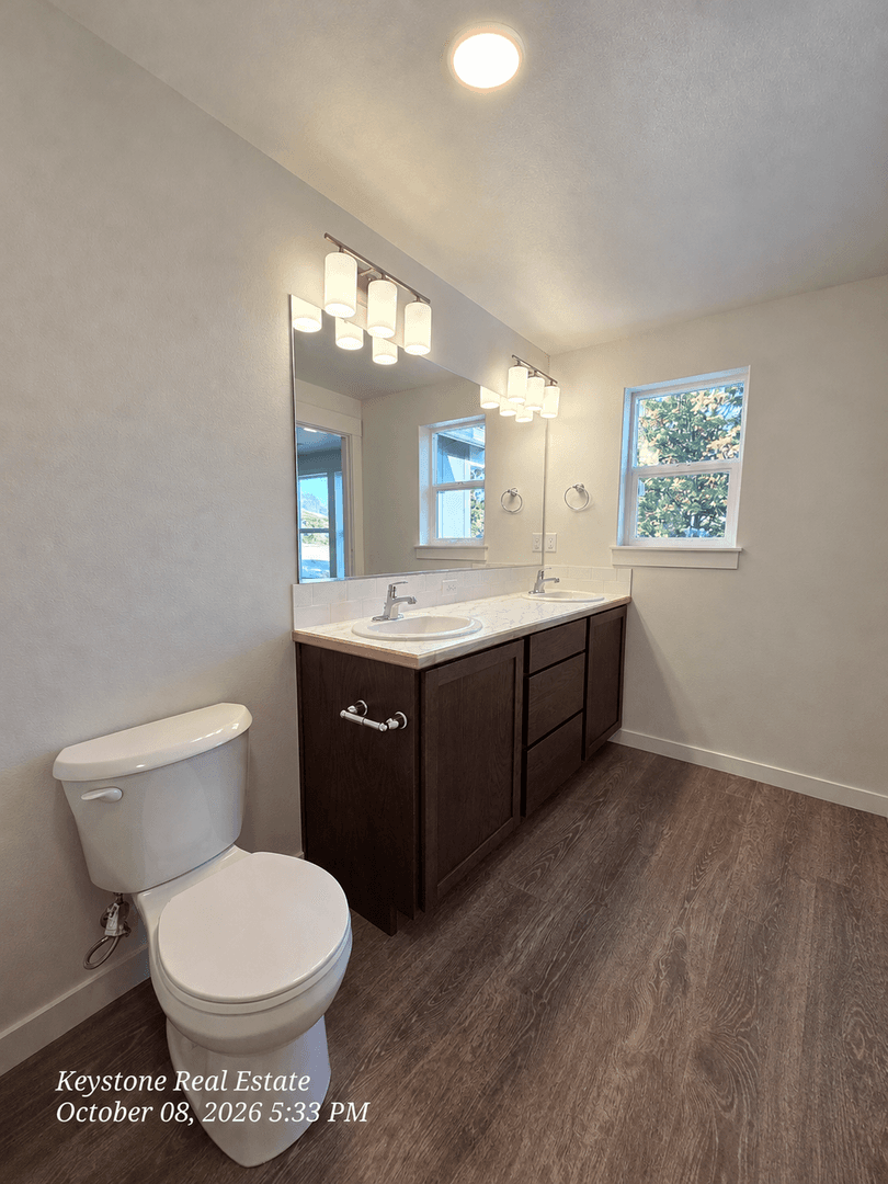 Eugene Apartment: 2588/2590 Dale Ave.