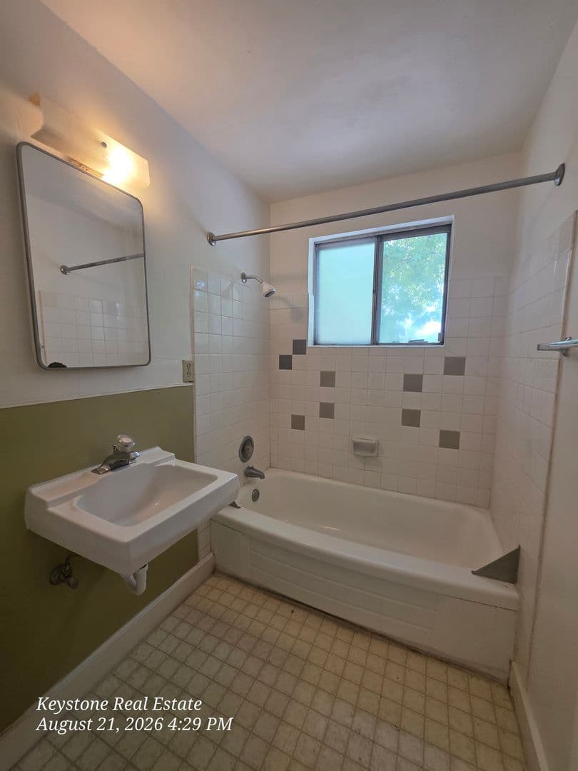Eugene Apartment: 2785 Oak Street