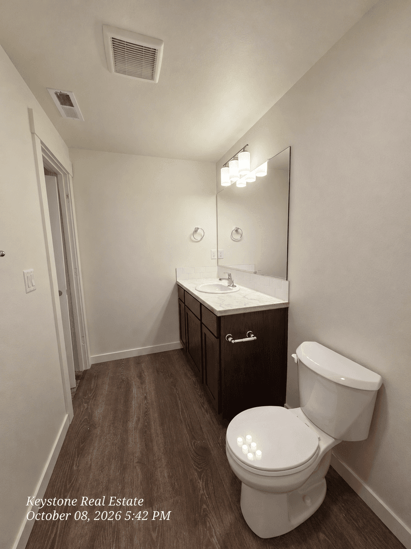 Eugene Apartment: 2588/2590 Dale Ave.