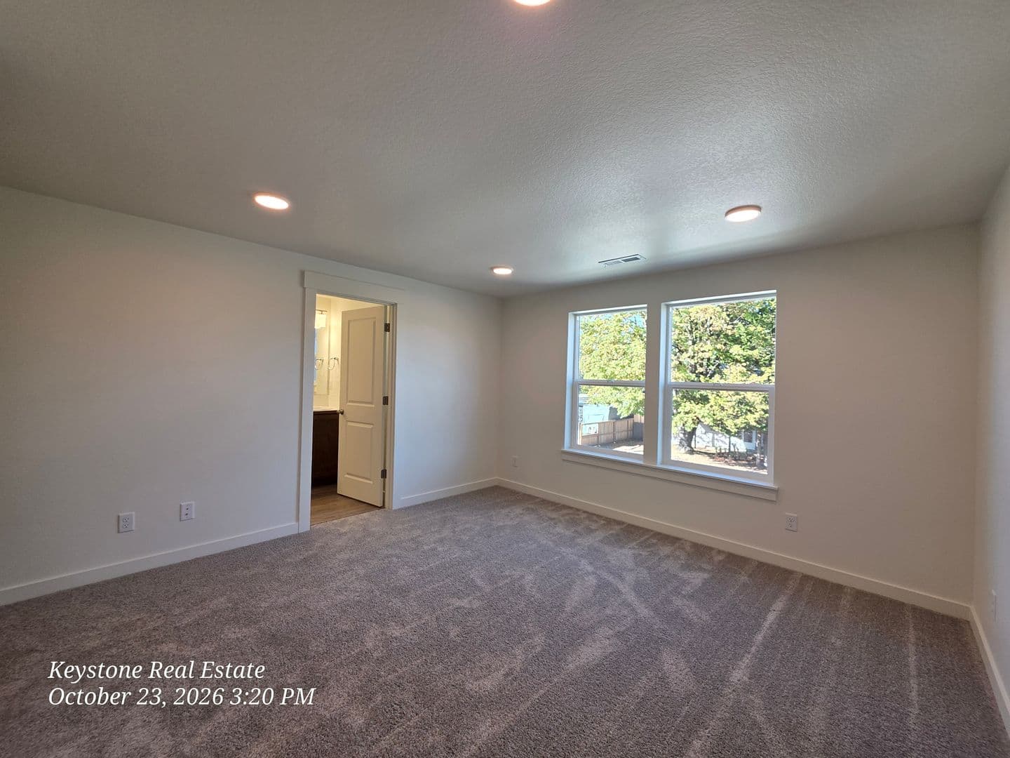 Eugene Apartment: 2588/2590 Dale Ave.