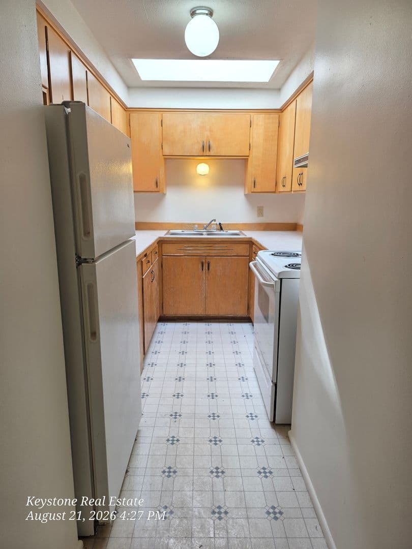Eugene Apartment: 2785 Oak Street