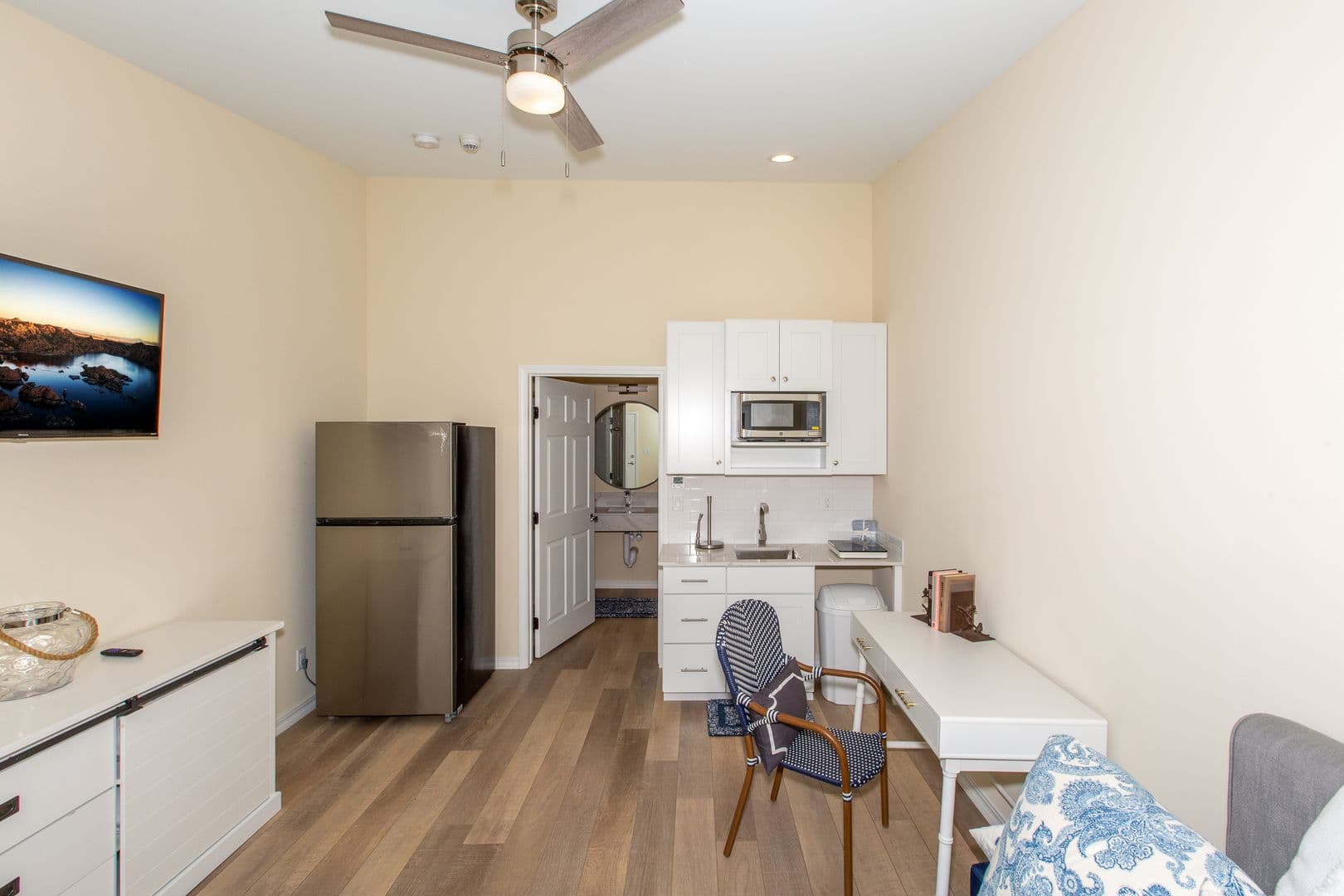 Prescott Apartment: 1117 E Gurley Street