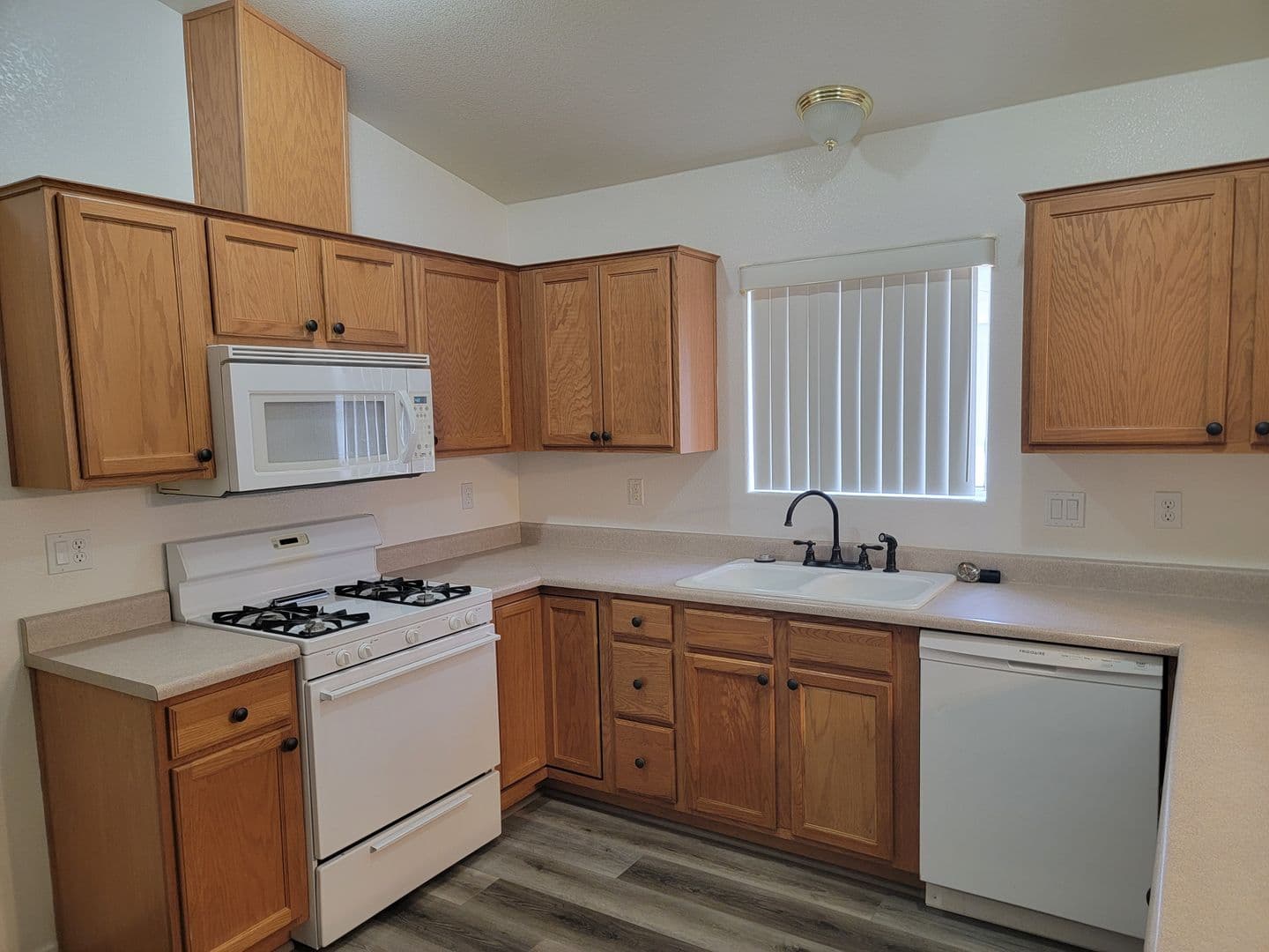Bullhead City House: 1562 Ash Avenue