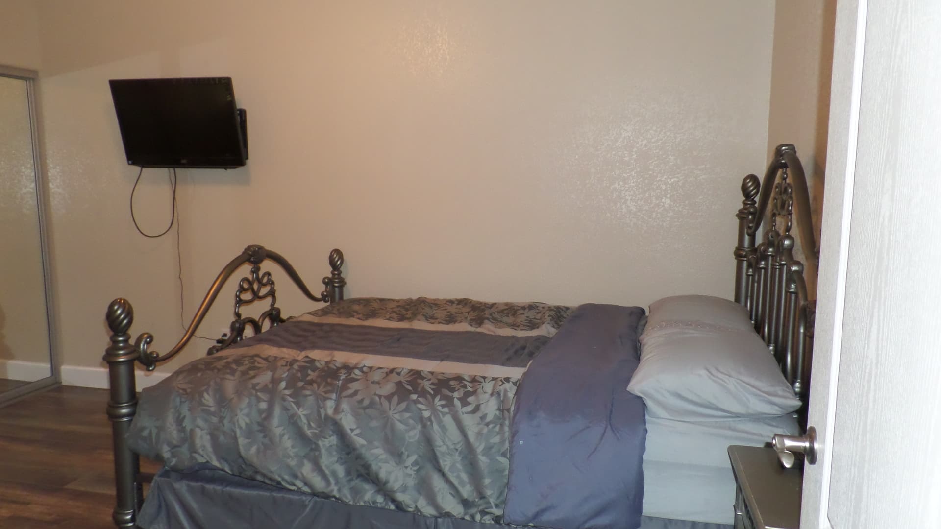 Bullhead City House: 211 Moser Ave