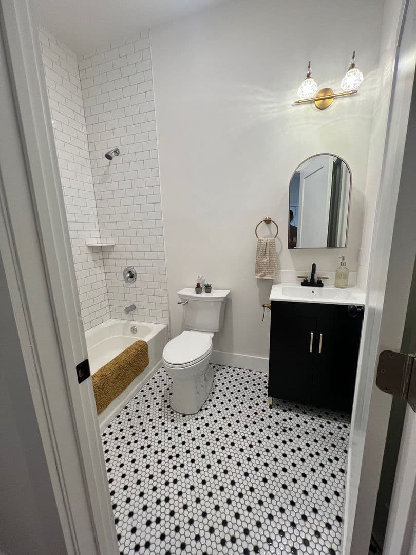 Burlington Apartment: 106 E Broad St - Apt 7