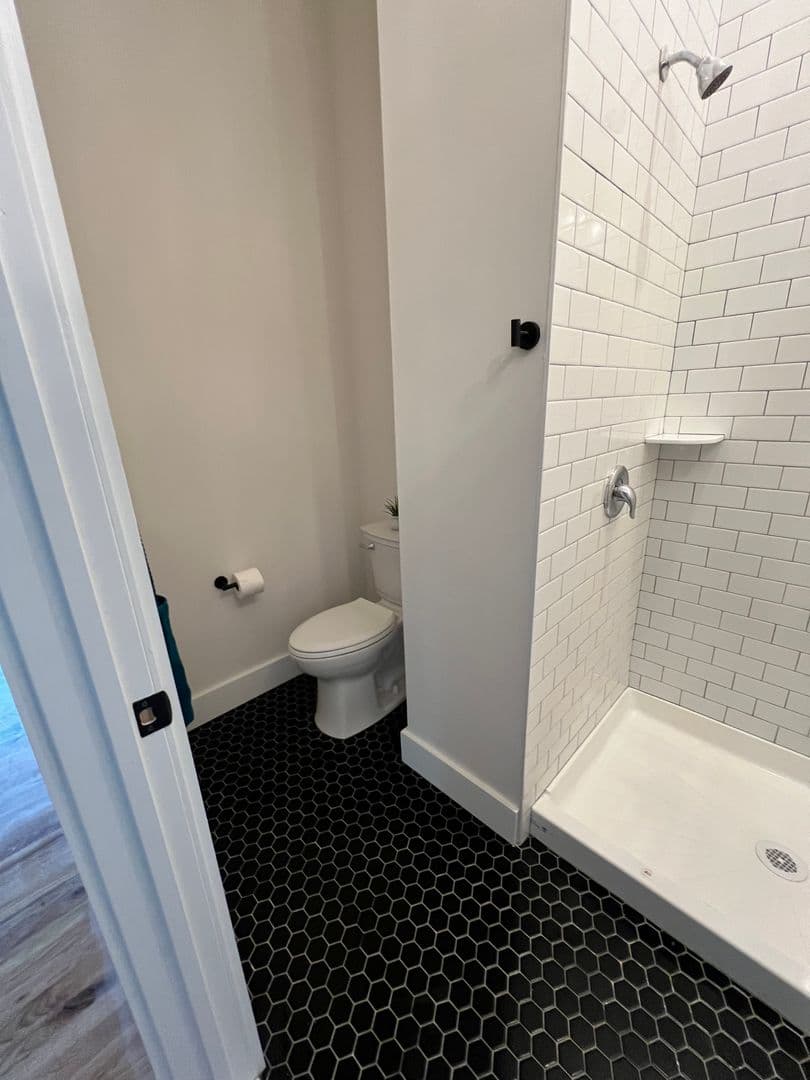 Burlington Apartment: 106 E Broad St - Apt 1