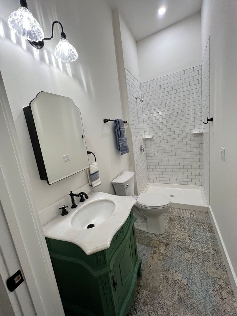 Burlington Apartment: 106 E Broad St - Apt 2