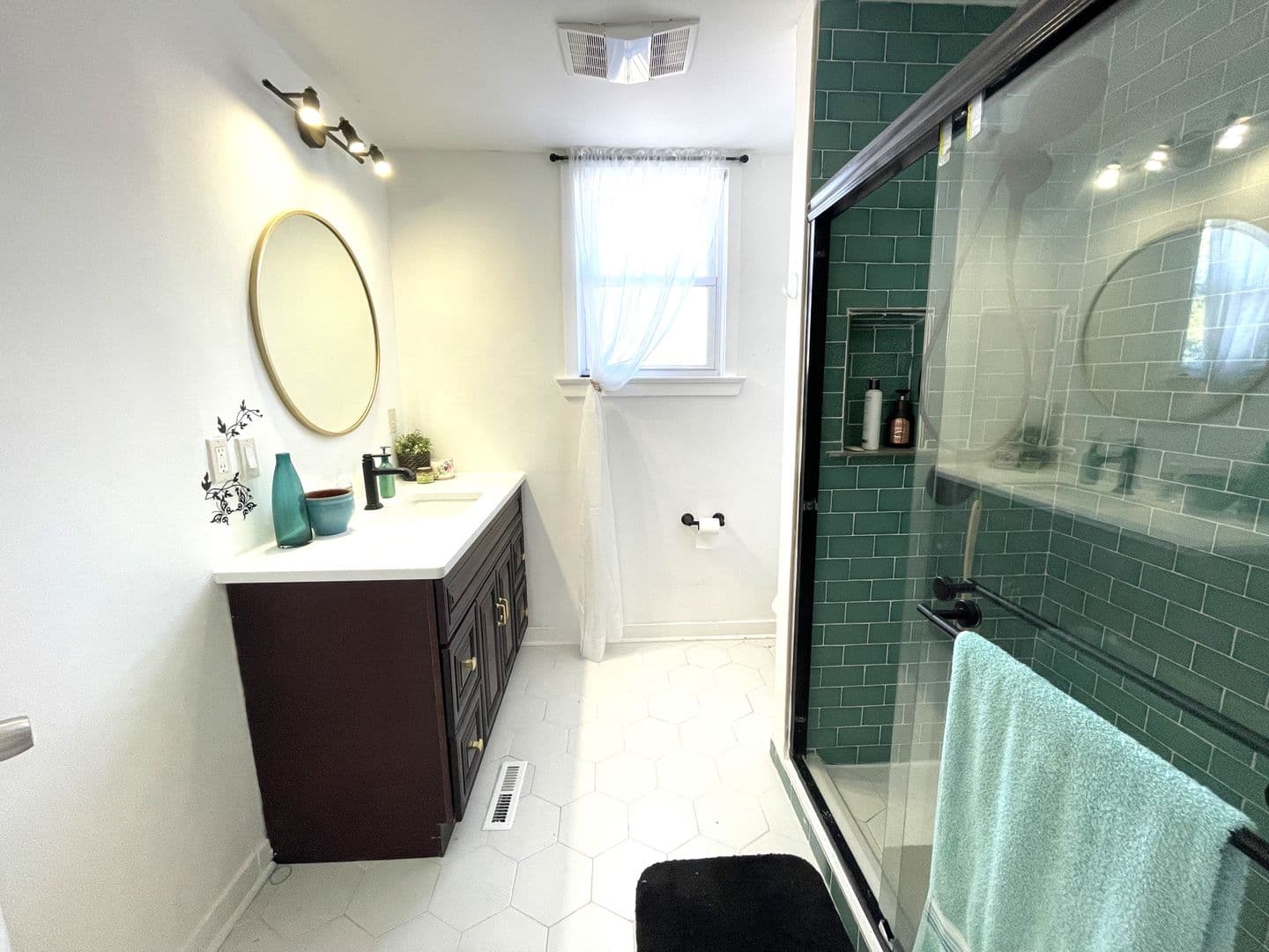 Pennsauken House: 4705 Camden Ave