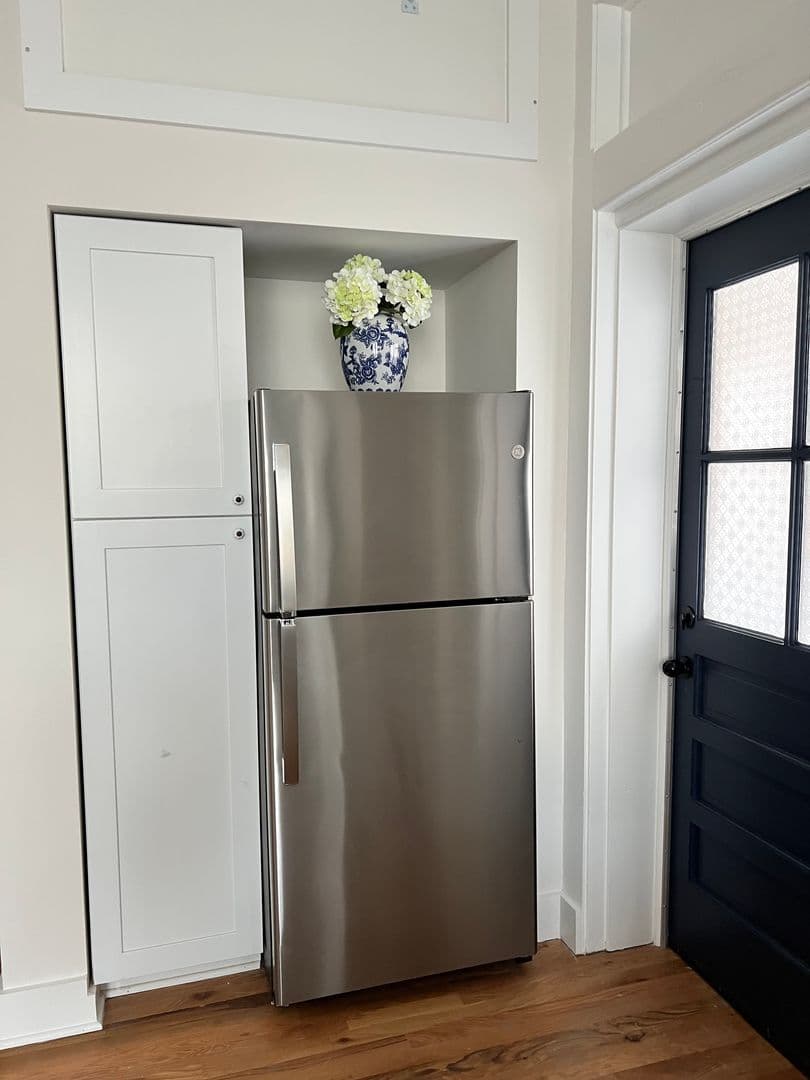 Burlington Apartment: 106 E Broad St - Apt 1