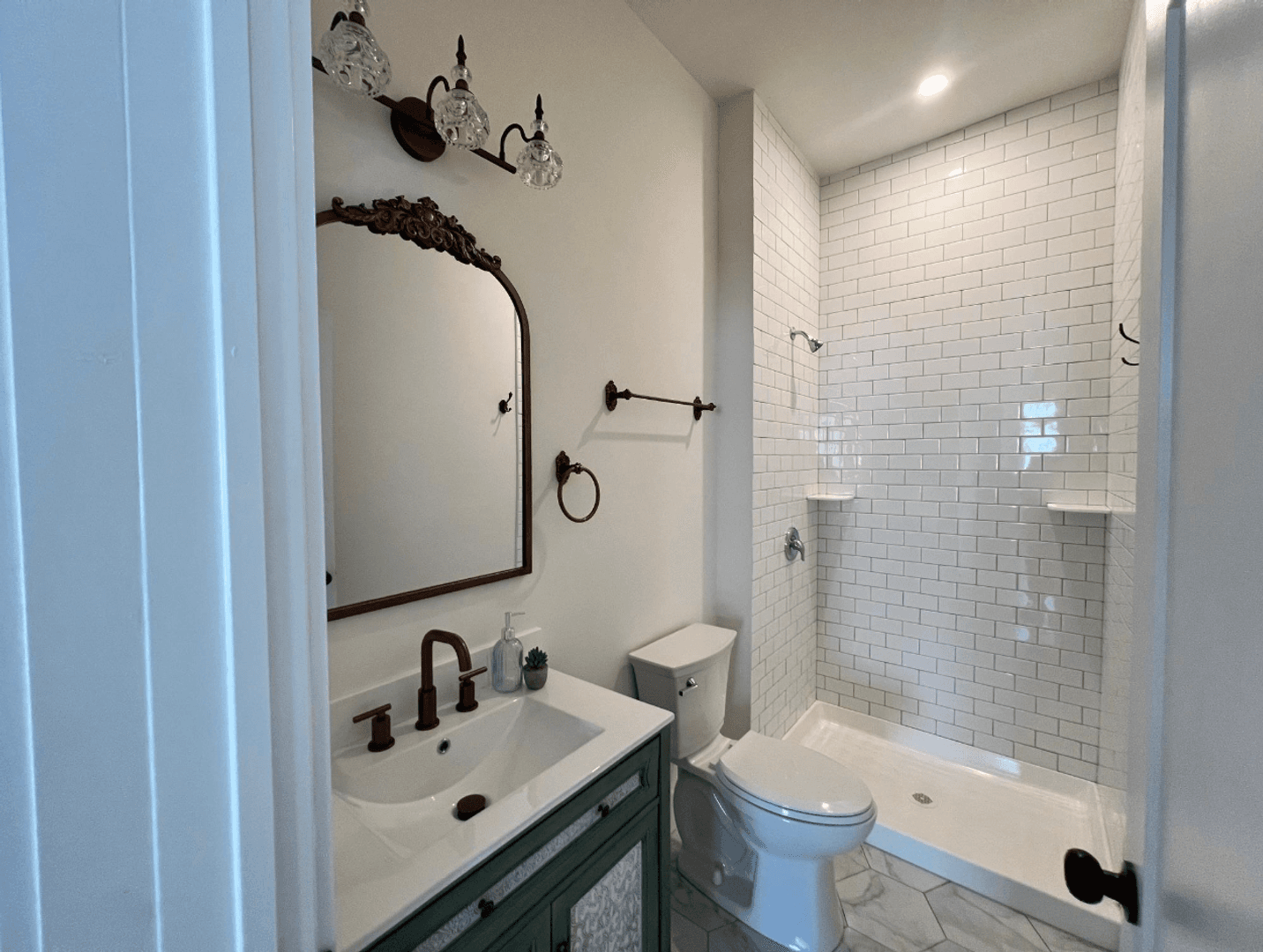 Burlington Apartment: 106 E Broad St - Apt 6