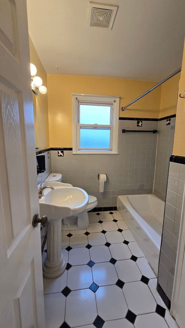 Pennsauken House: 5319 Frosthoffer Ave