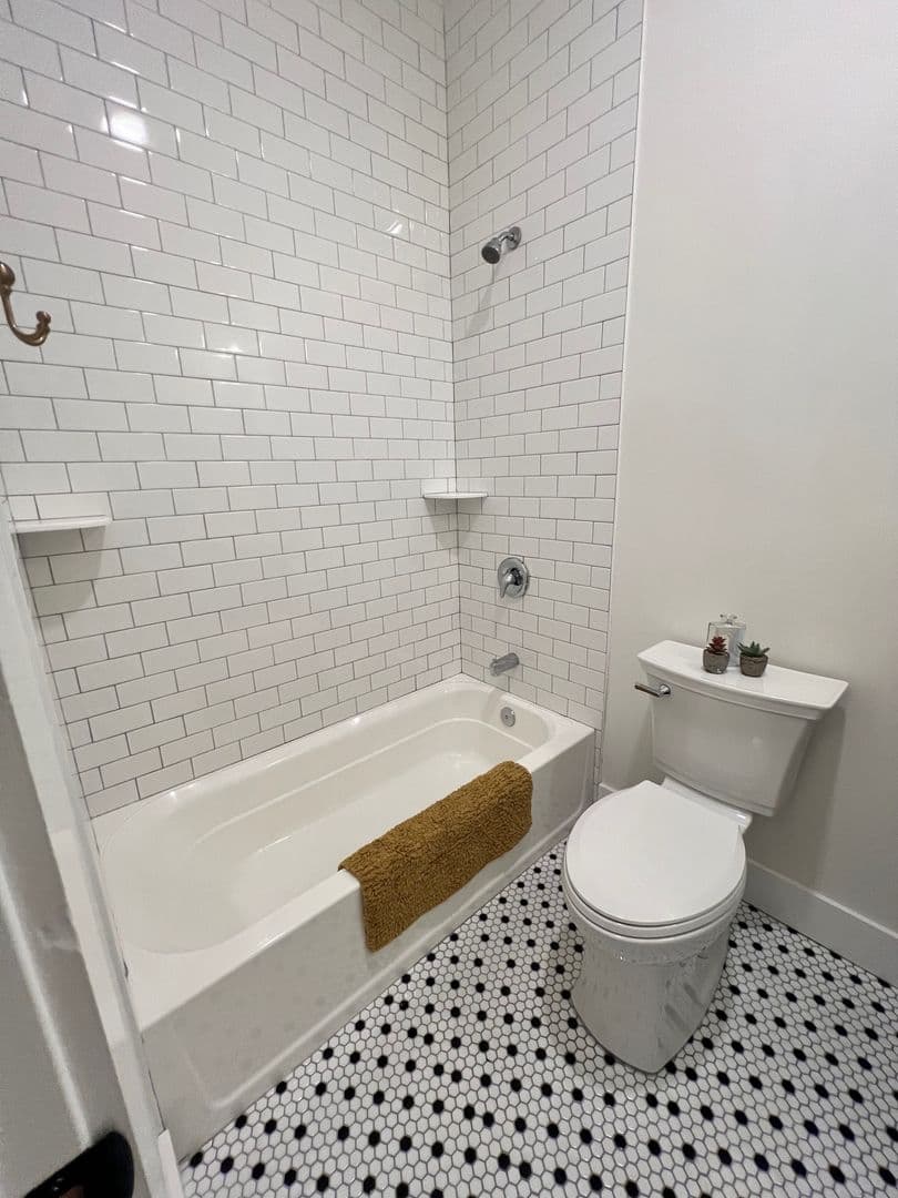 Burlington Apartment: 106 E Broad St - Apt 7