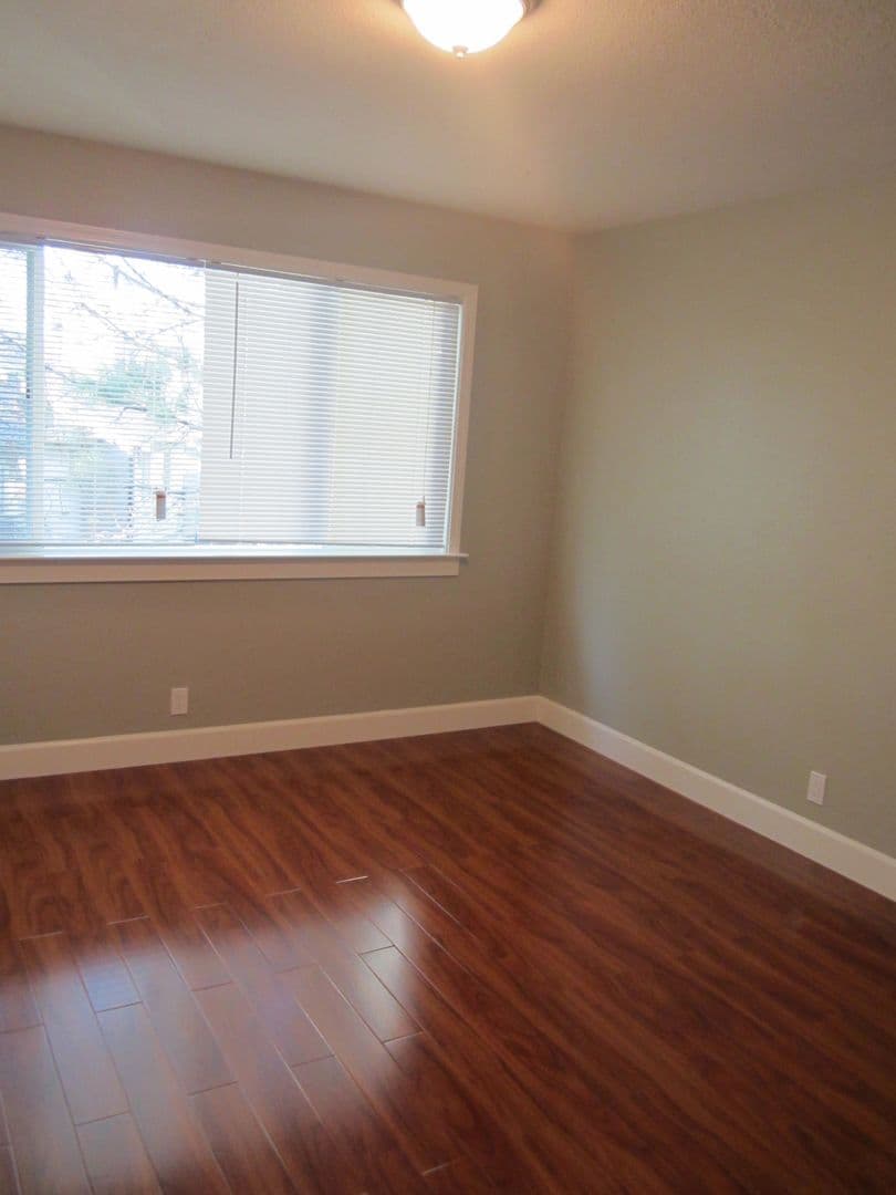 Bay Point Apartment: 625 Chadwick Lane