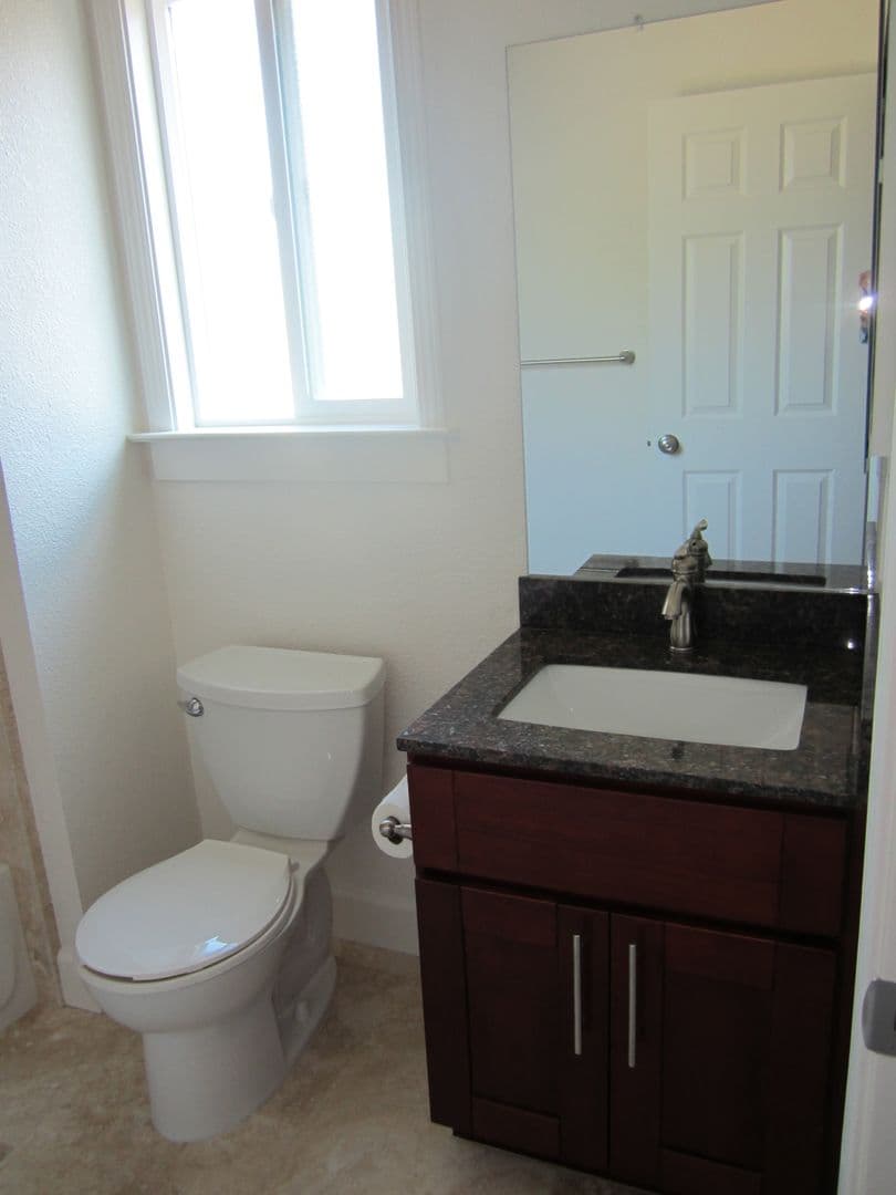 Bay Point Apartment: 625 Chadwick Lane