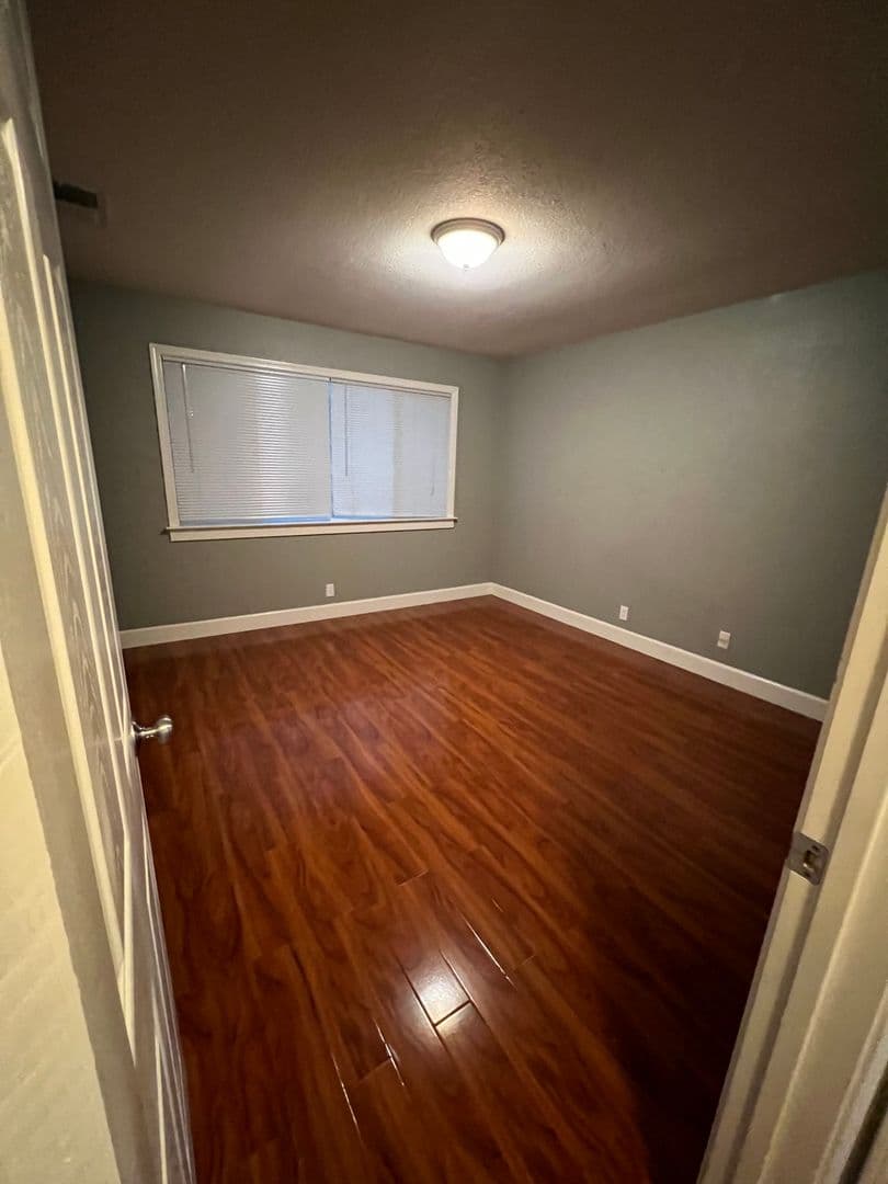 Bay Point Apartment: 625 Chadwick Lane