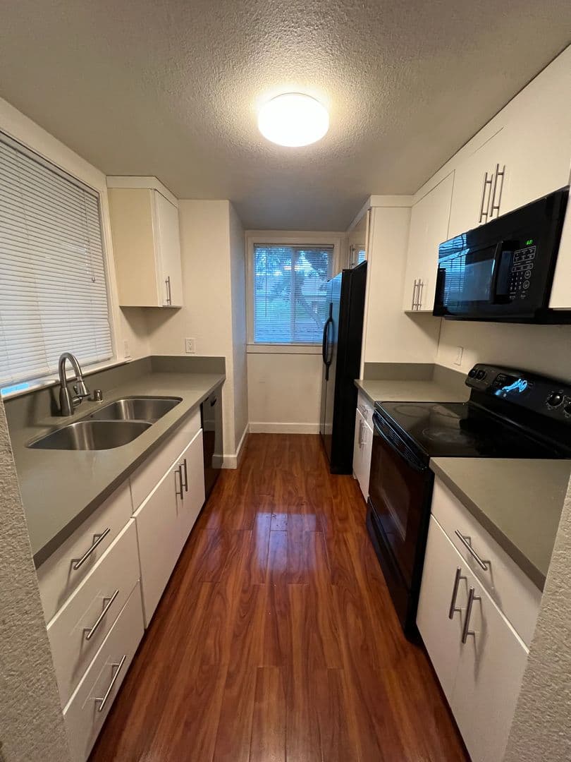 Bay Point Apartment: 625 Chadwick Lane