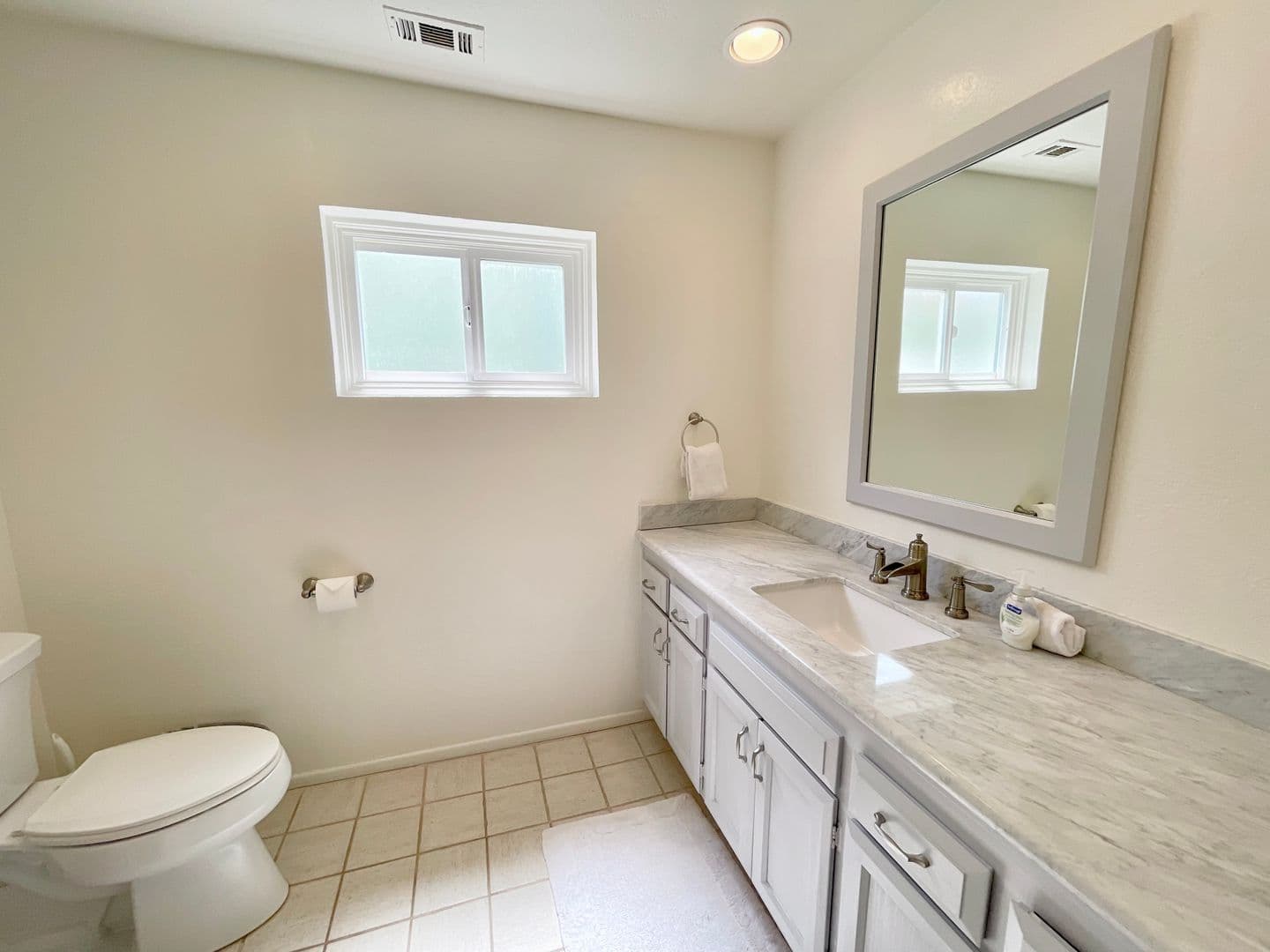 Oxnard House: 4025 Ocean Drive