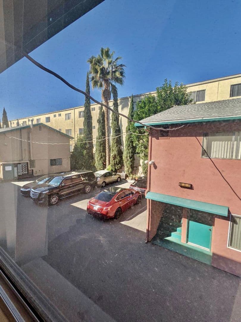 Los Angeles Apartment: 1539 N. Bronson Ave.