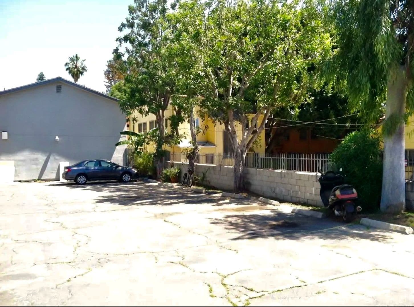 Los Angeles Apartment: 1539 N. Bronson Ave.