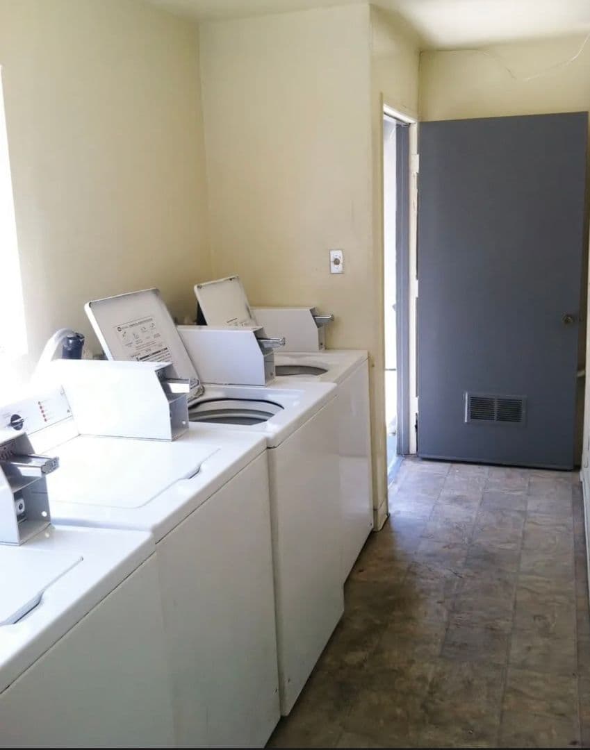 Los Angeles Apartment: 1539 N. Bronson Ave.