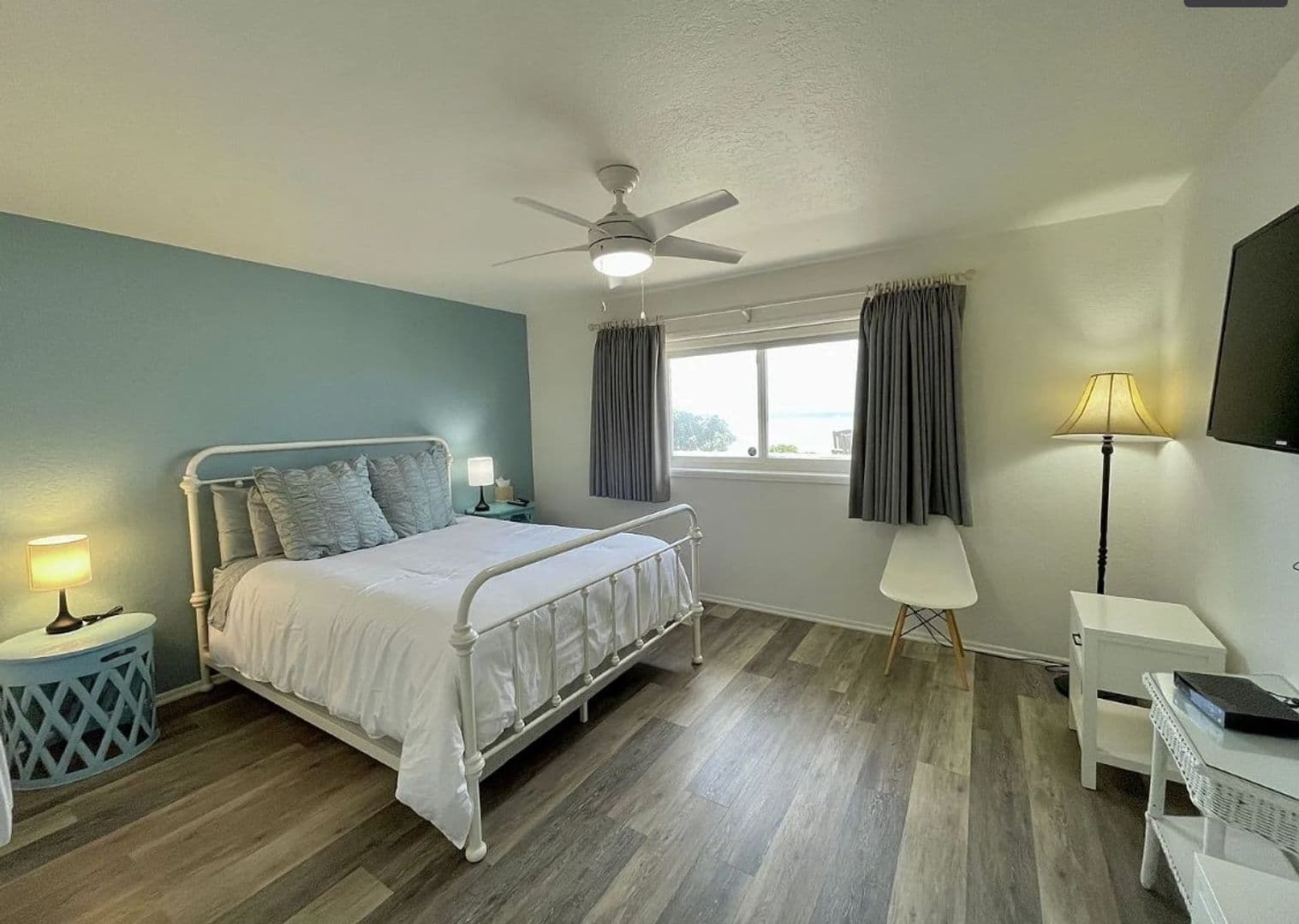 Oxnard House: 4025 Ocean Drive