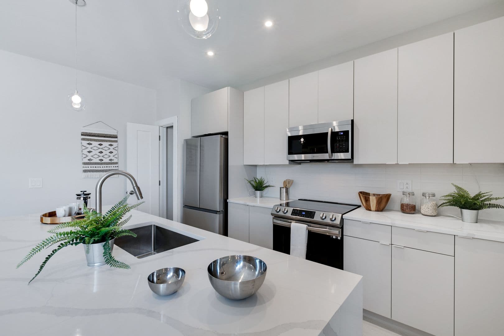 Philadelphia Apartment: 1533-1535 Ridge Avenue