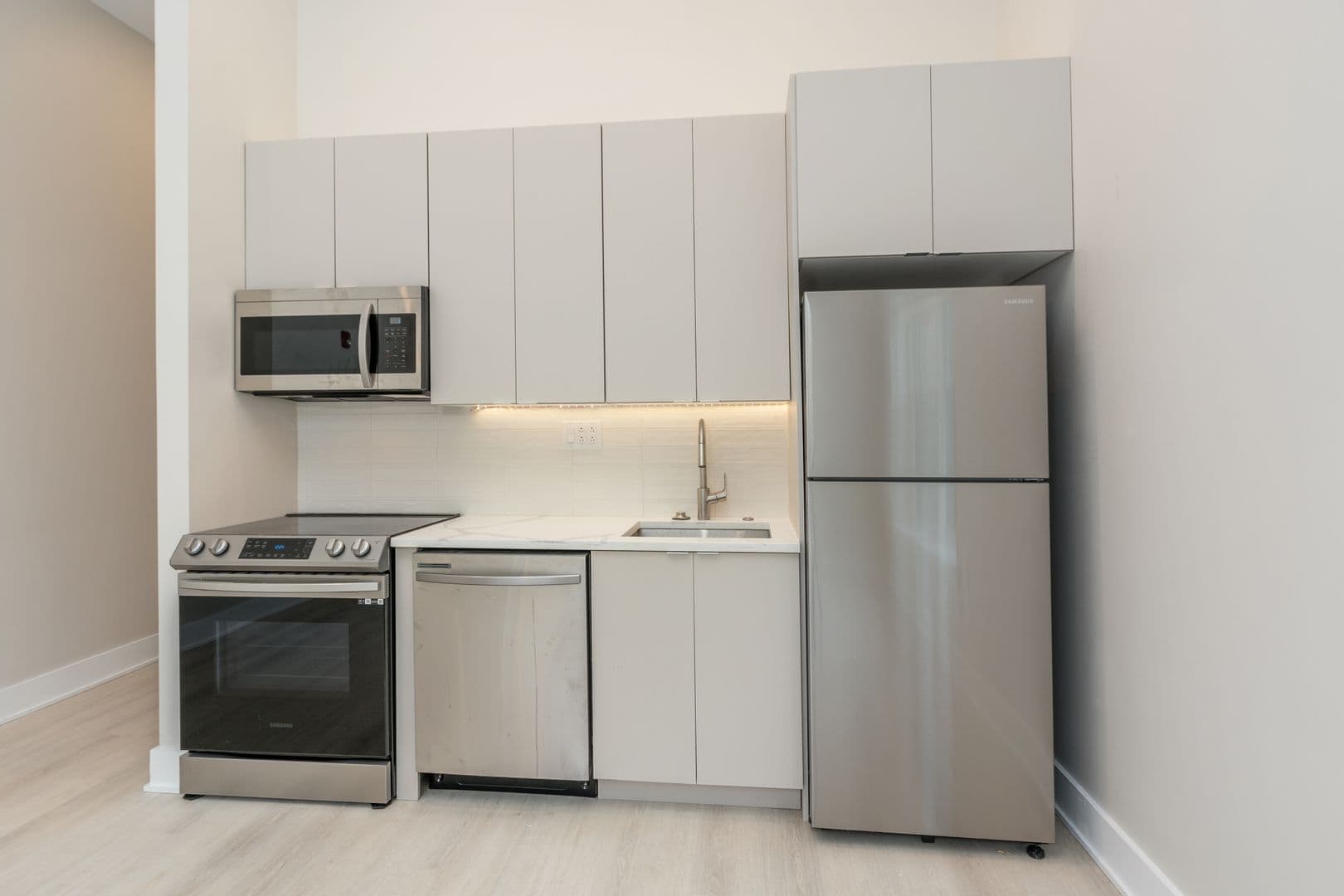 Philadelphia Apartment: 1533-1535 Ridge Avenue