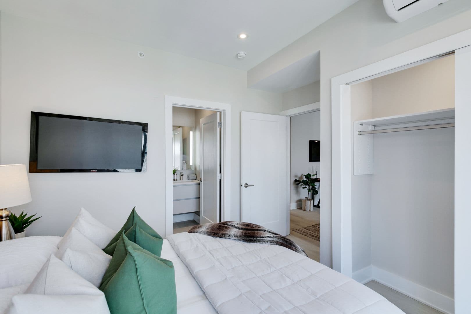 Philadelphia Apartment: 1533-1535 Ridge Avenue