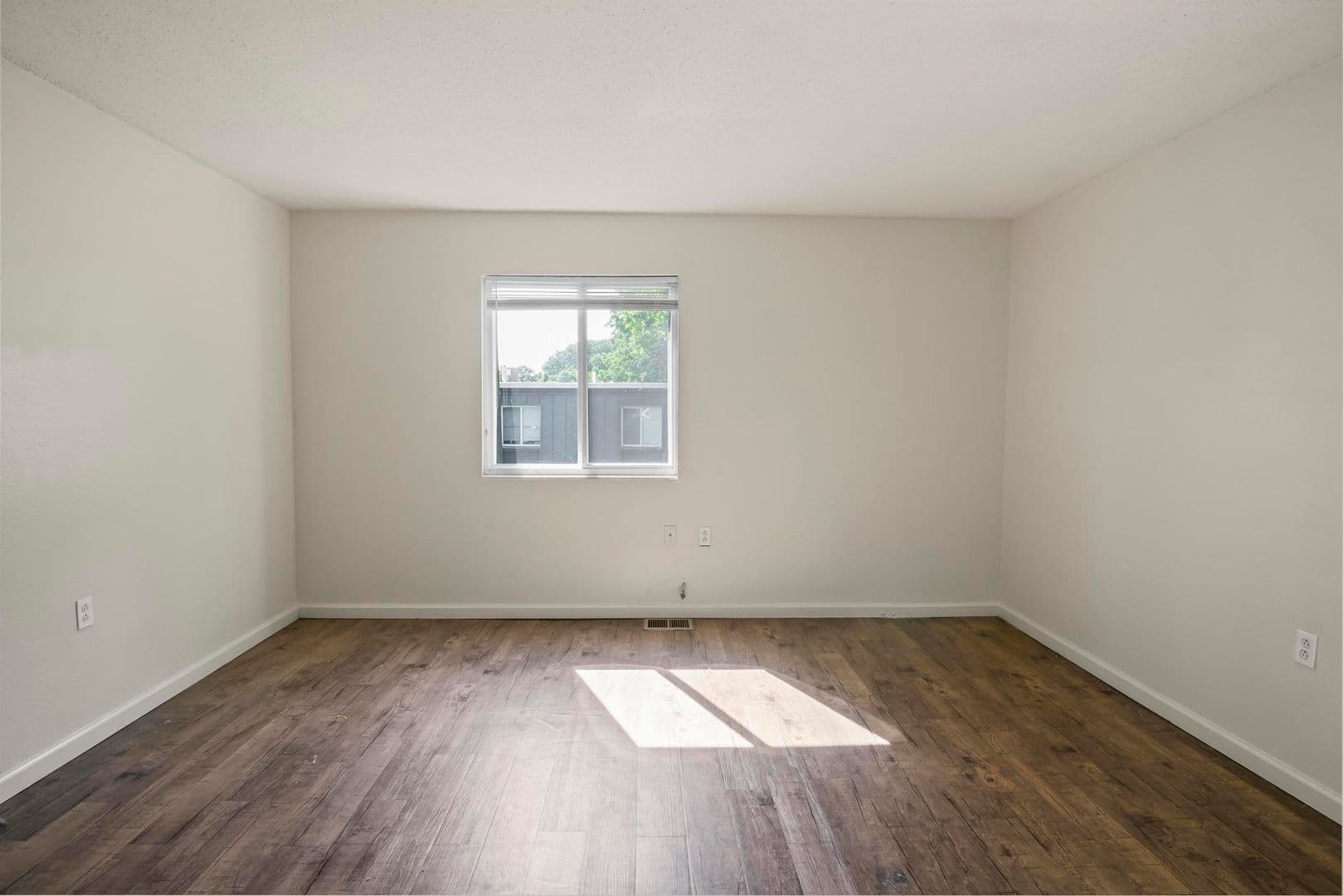 St Ann Apartment: 11120 Graben Dr, Apt D