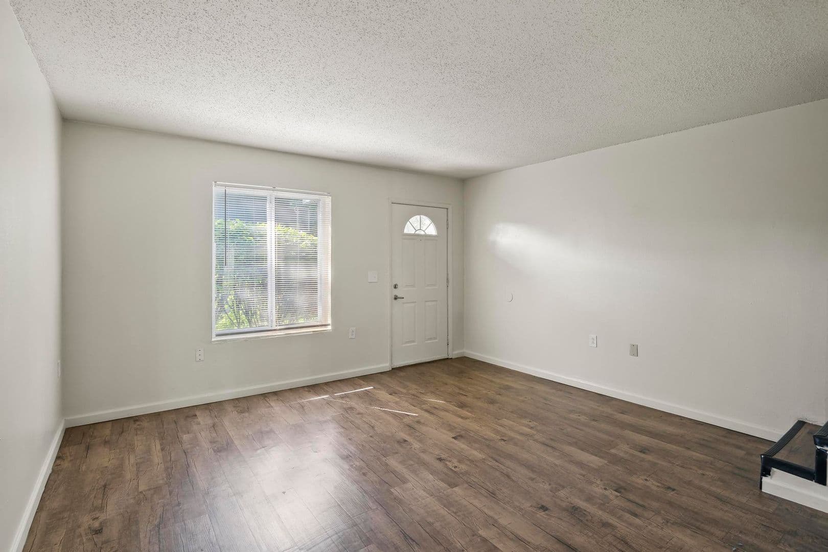 St Ann Apartment: 11120 Graben Dr, Apt D