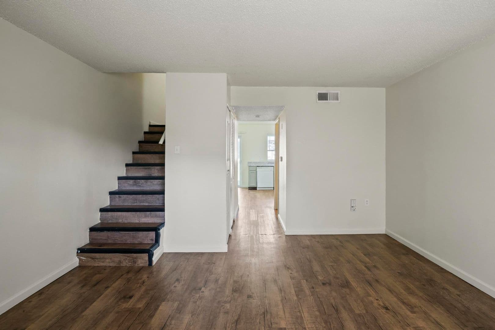 St Ann Apartment: 11120 Graben Dr, Apt D