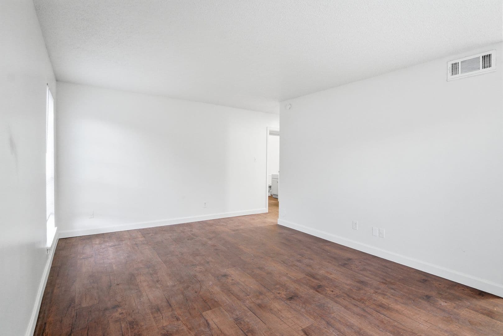 Jackson Apartment: 5255 Manhattan Road