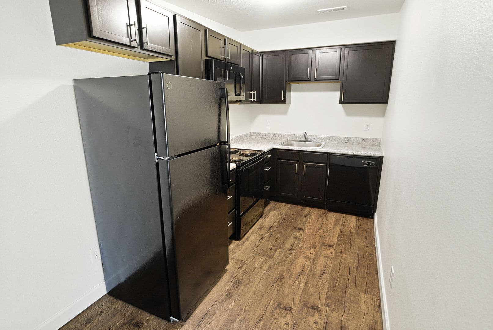 Wood River Apartment: 543 Charles Ave