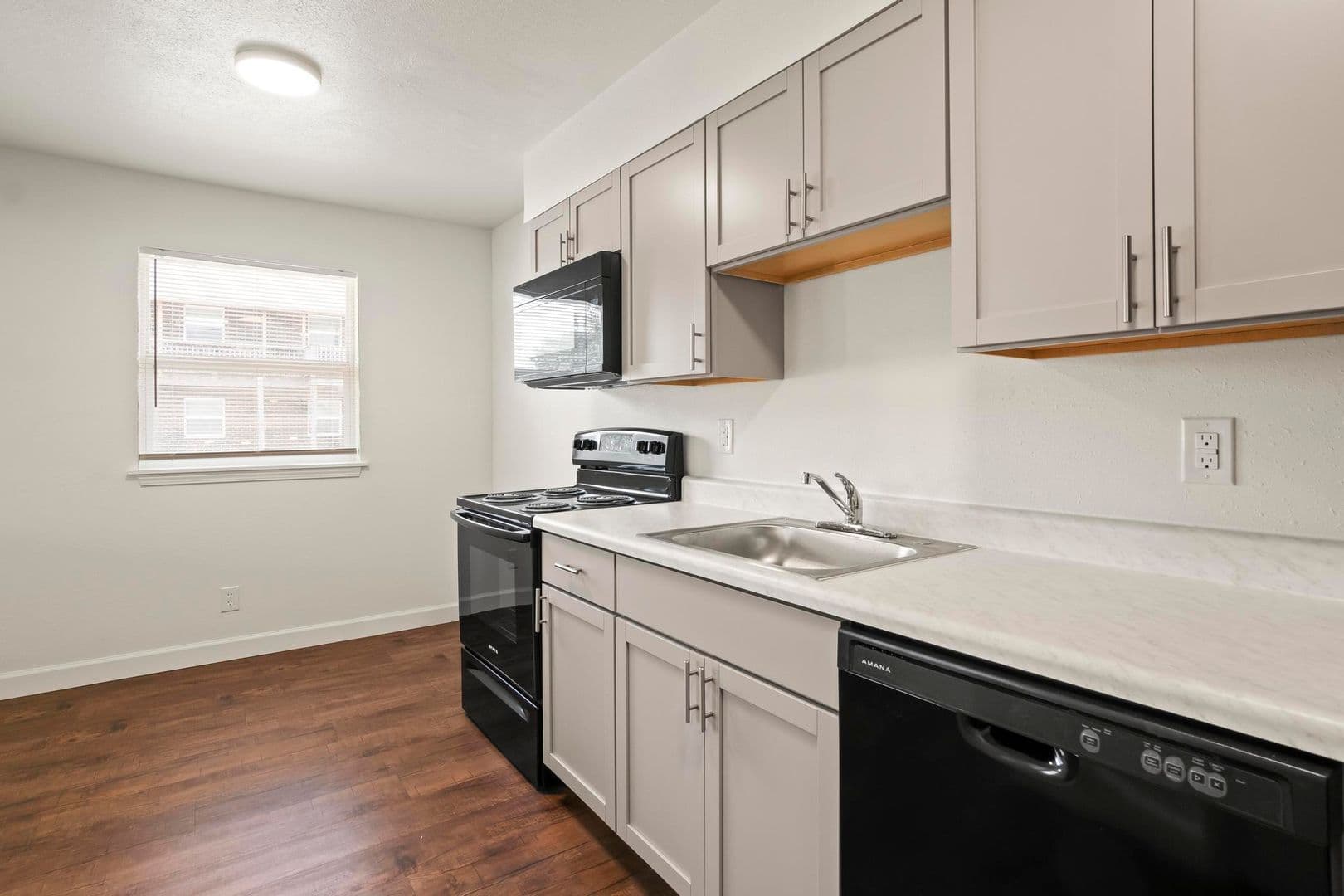 Collinsville Apartment: 1003 S Morrison Ave