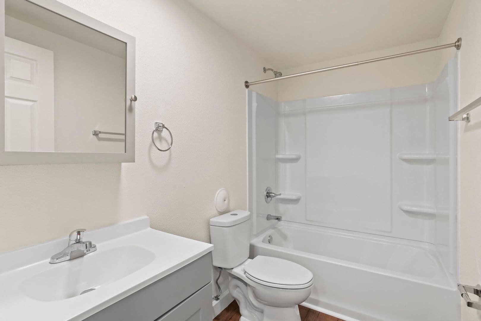 Collinsville Apartment: 1003 S Morrison Ave