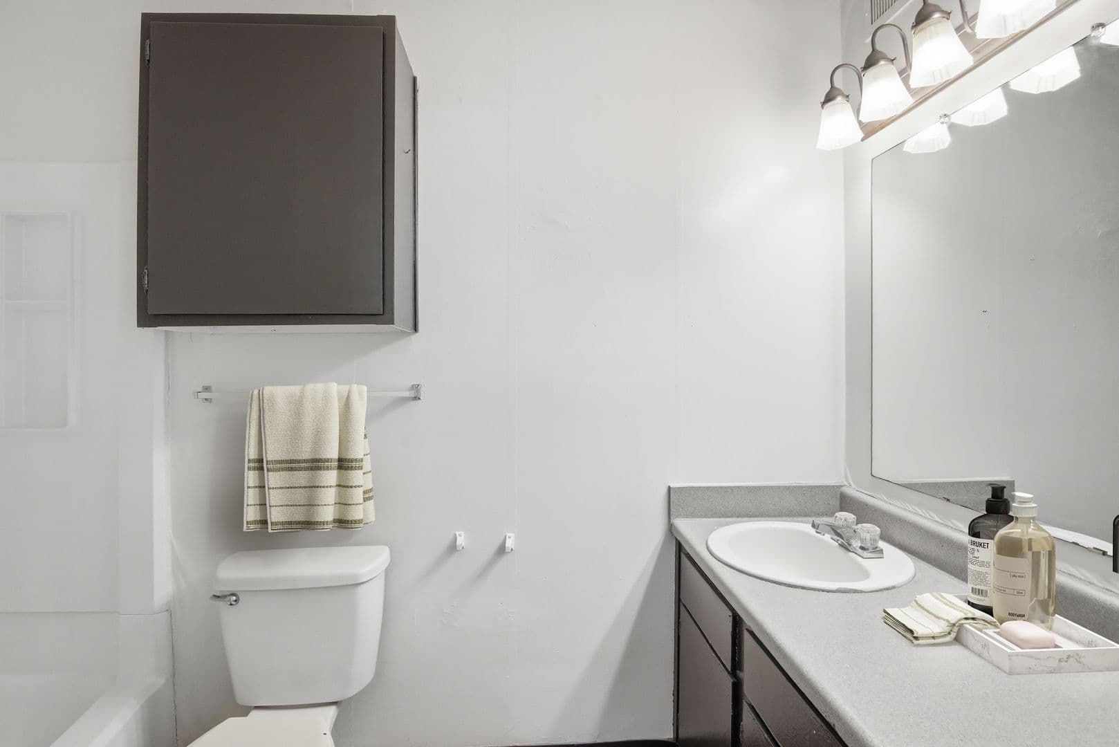 Jackson Apartment: 4901 Mc Willie Circle