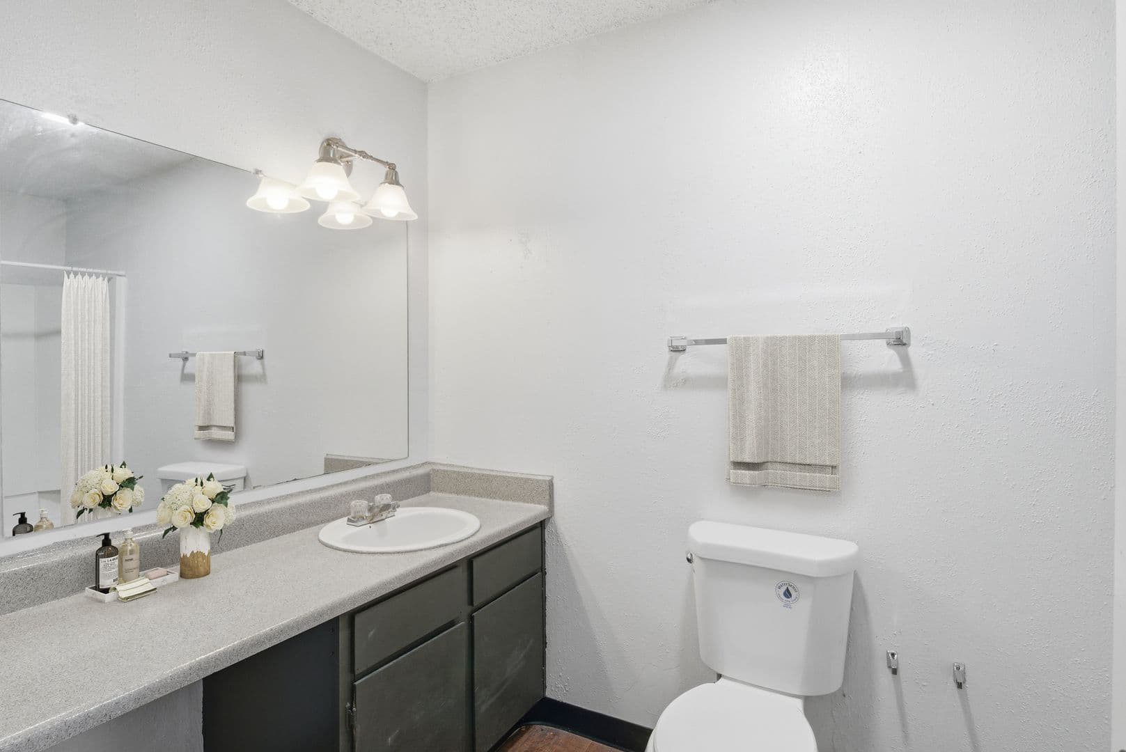 Jackson Apartment: 4901 Mc Willie Circle
