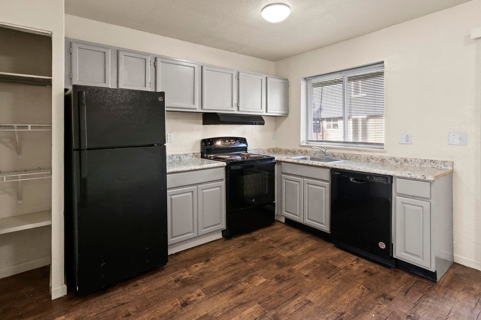 St Ann Apartment: 11120 Graben Dr, Apt D