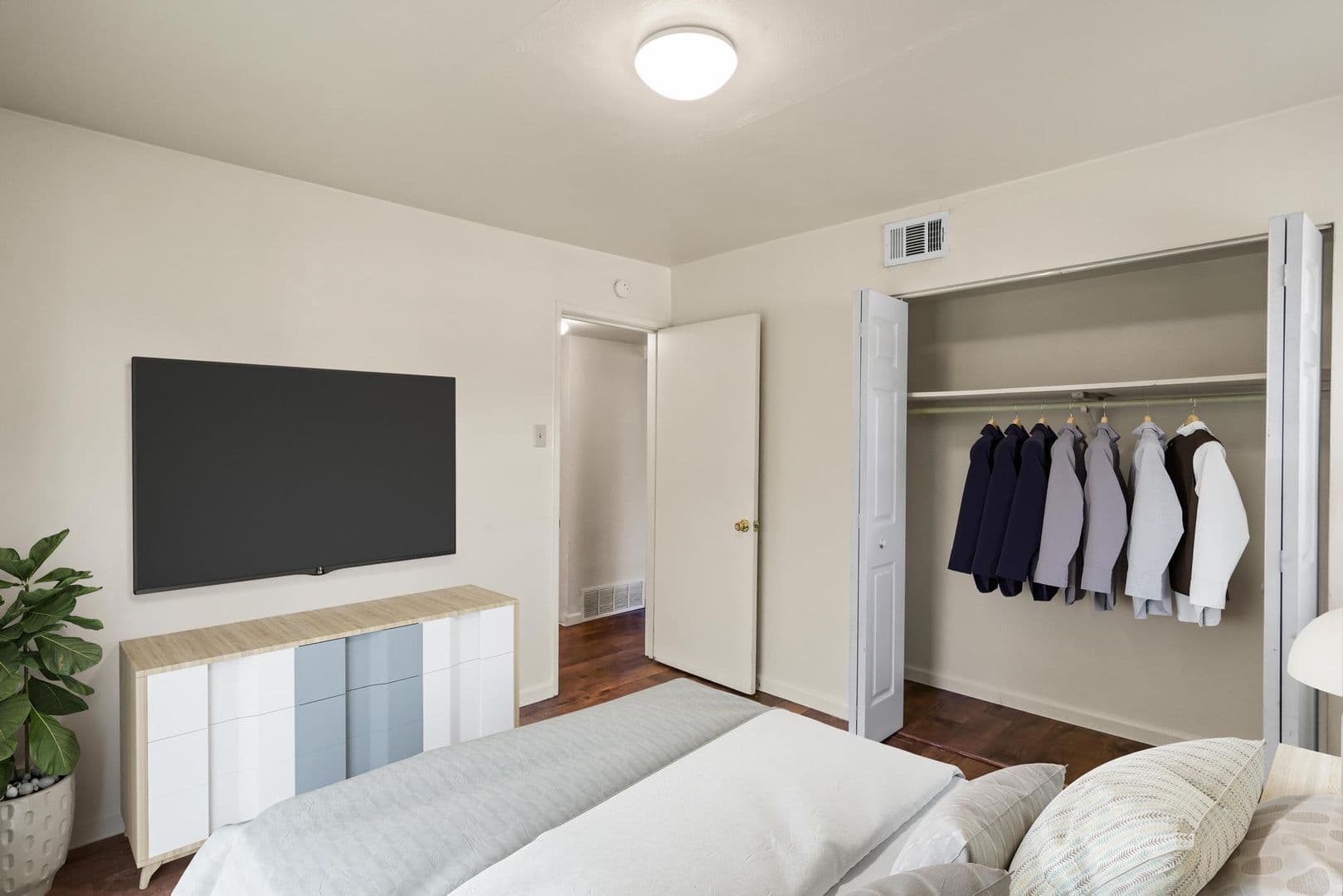 St Ann Apartment: 11120 Graben Dr Apt D