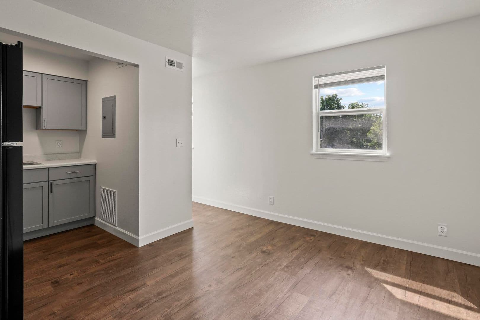 Collinsville Apartment: 1003 S Morrison Ave