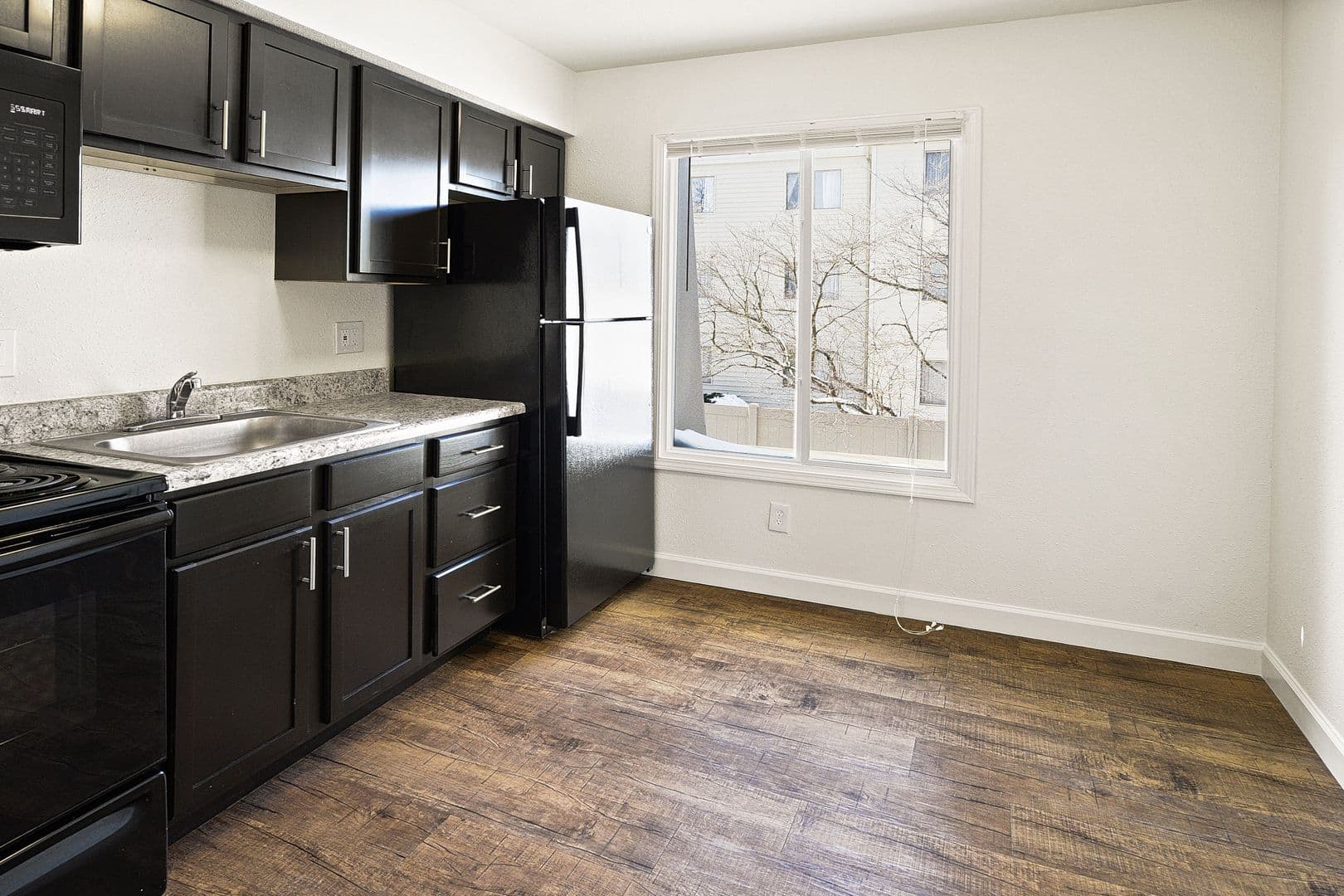 Wood River Apartment: 543 Charles Ave
