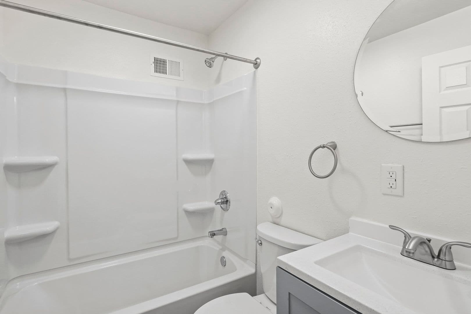 Granite City Apartment: 4078-01 Kathy Dr