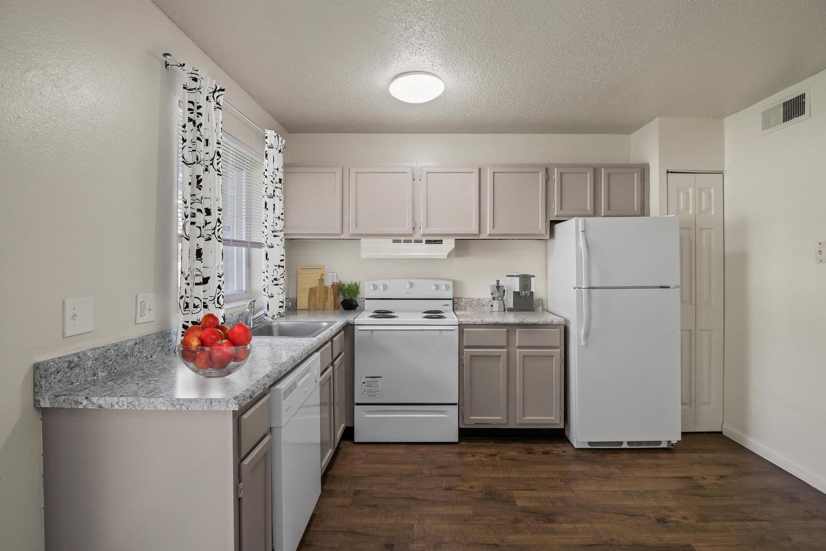 St Ann Apartment: 11120 Graben Dr, Apt D
